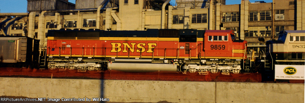 BNSF SD70MAC 9859